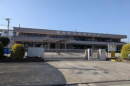 中里幼稚園（現地より徒歩10分） 約800m