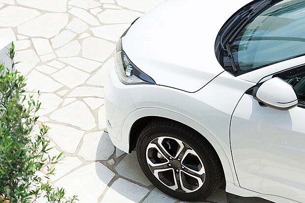 【【2台目カースペース】】豊かなカーライフを叶える2台目のカースペースを用意しました。自転車やバイクなども置くことができます。※号棟により採用状況が異なります。