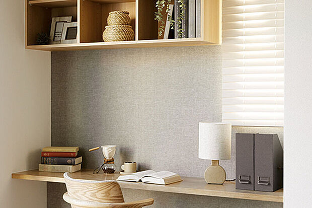 【【シェアカウンター】】リビングに配置したシェアカウンターは子どもの勉強を見守るリビング学習に最適。家事の合間に調べ物をしたり、家事と在宅ワークの両立にも役立ちます。※号棟により採用状況が異なります。※画像はイメージです。