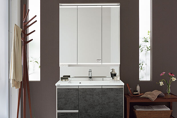 【【洗面化粧台/Panasonicシーライン】】拭き取りやすい水はねパネルを付けたサニタリー。機能性とデザイン性を兼ね備えた洗面化粧台です。