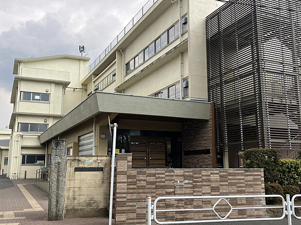 市立第八小学校（約1,200m）