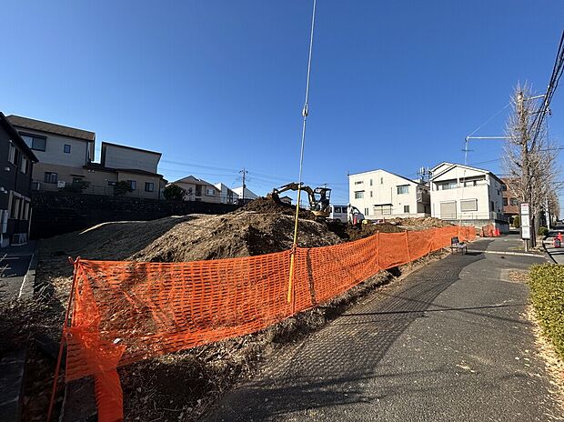 小田急小田原線「鶴川」駅までに徒歩11～12分