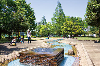 伊奈町制施行記念公園（現地より徒歩7分） 約510m