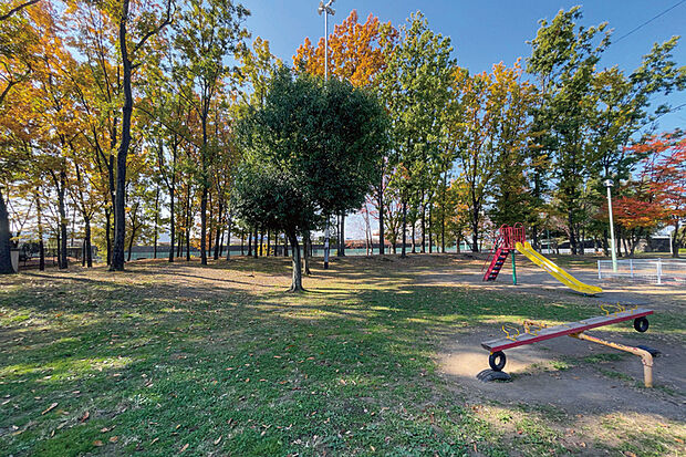 【中居公園】(現地より徒歩6分)