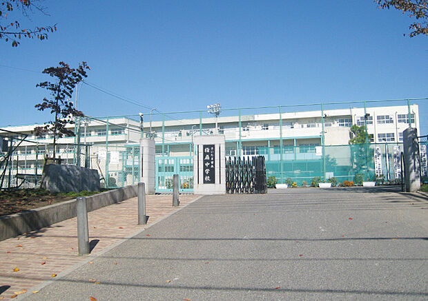 指扇中学校(現地より徒歩16分)