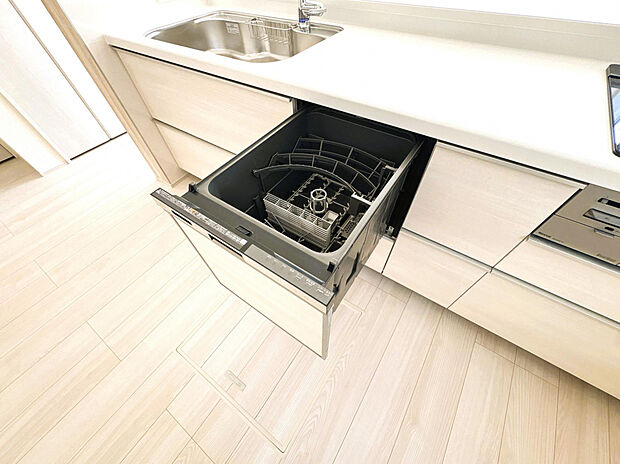 【1号棟　食洗器】毎日の家事に便利な食洗機が備え付け！手荒れの時期にも嬉しいですね！