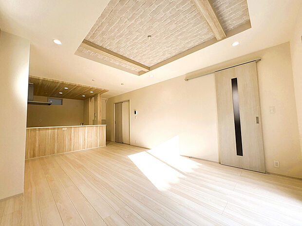 【LDK】17.5帖のゆったりLDK！折り上げ天井、ニッチなど設備も充実した快適なリビング空間！