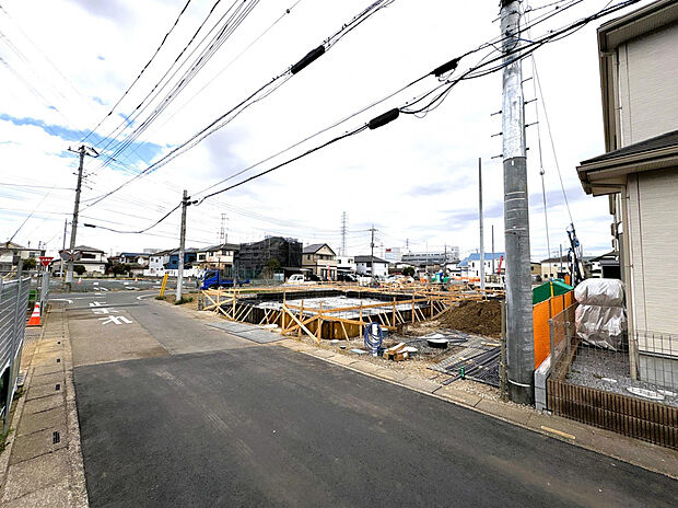 【外観】敷地面積40坪～！駐車スペース2～3台あり！主寝室可変型プラン採用！！