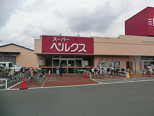 ベルクス足立古千谷店（約477m）