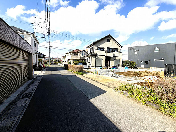 【外観】敷地面積30坪！駐車スペース2台あり！（内小型自動車）主寝室可変型プラン採用！！