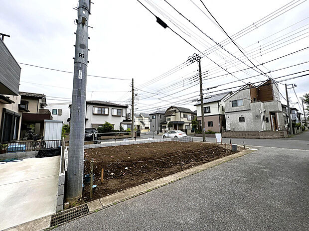 【外観】敷地面積28坪！角地！主寝室可変型プラン採用！！