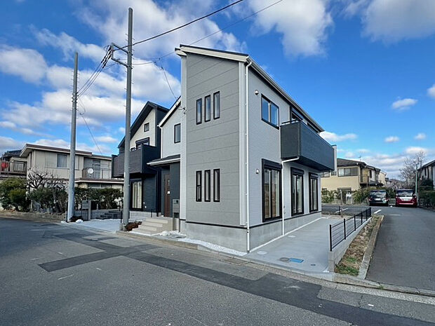 当社売主！完成いたしました♪開放感のある現地。陽の光が差し込みます。　