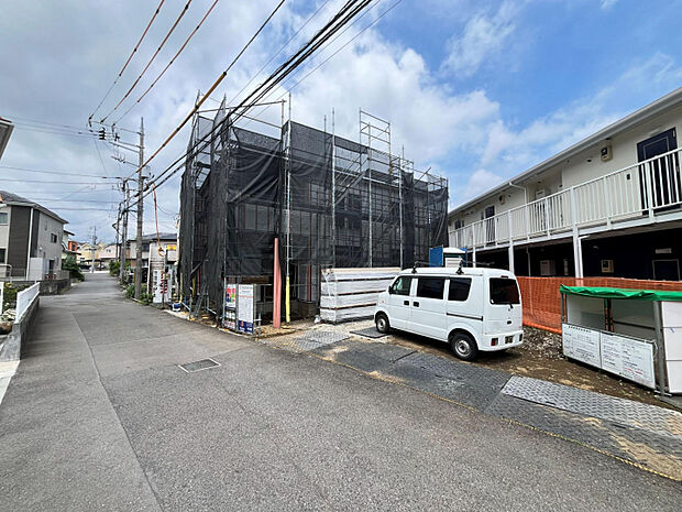 敷地面積195.22m2あり広々した敷地となっております。周辺には教育施設が充実しておりますので小さなお子様のいるご家庭にもおススメの物件となっております。　