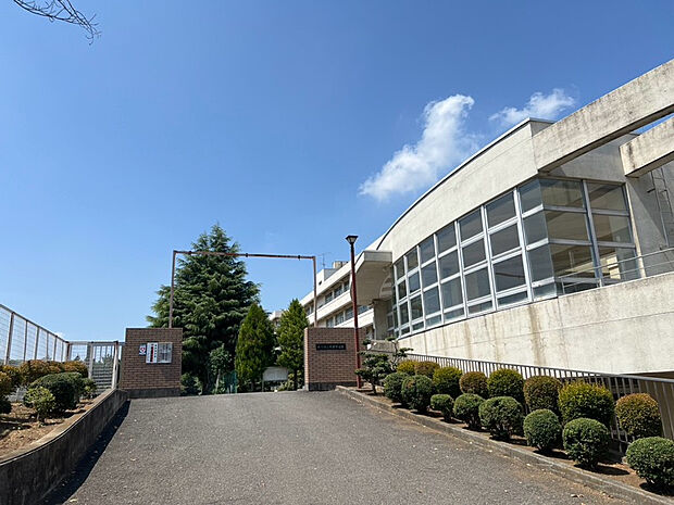 秦野市立大根中学校（約1,760m）