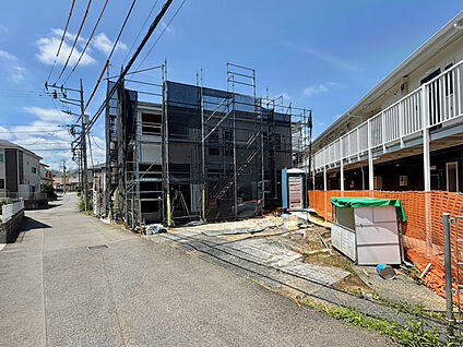 閑静な住宅街に佇む物件です。