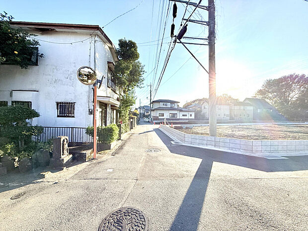 前面道路含む現地写真　9区画の新たなコミュニティの誕生☆