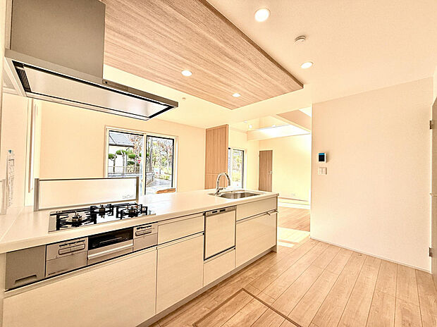 【キッチン】無理のない姿勢で楽々収納＆取り出し☆大容量なので作業スペースを十分に確保できます。