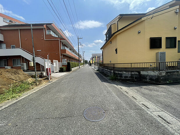 前面道路（2026年8月撮影）　