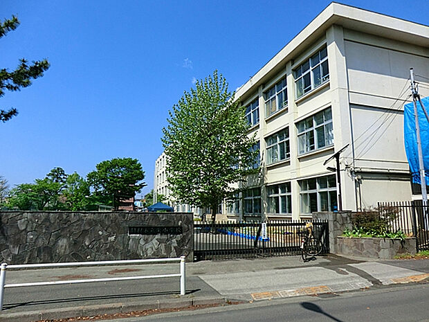 市立栄小学校（約308m）