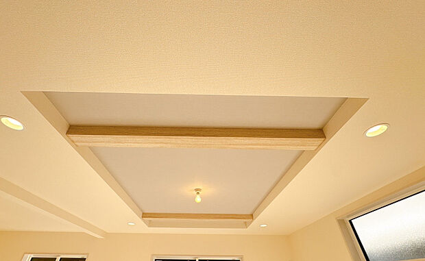 【折上天井】開放感あふれる折上天井♪　（※未完成現場の為、写真は同仕様・同色の完成現場のものになります）