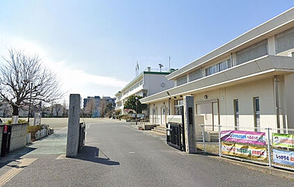 桶川小学校 827m