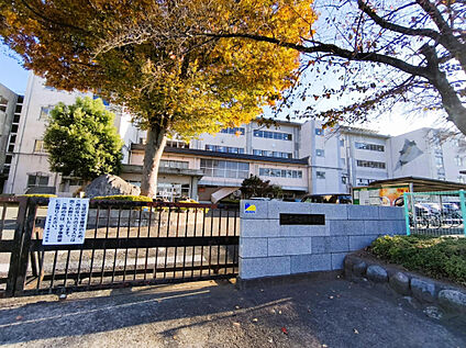北本市立東中学校 875m