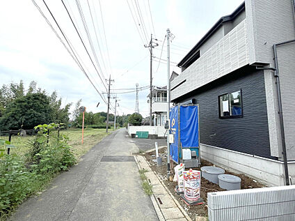 【外観写真】オール電化住宅に加え、太陽光パネルを搭載。環境に