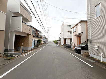 【外観写真】南側道路に面し、陽当たり・見通しともに良好。前面