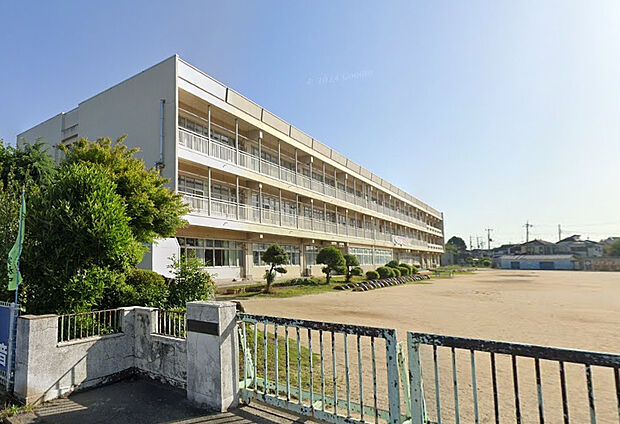 桶川西小学校（約181m）