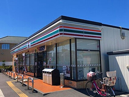 セブンイレブン川口前川2丁目店 304m
