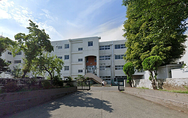 初雁中学校（約1,700m）