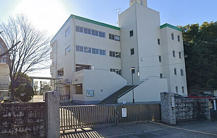 さぎの森小学校 697m