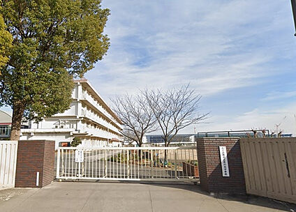 花の木中学校 742m