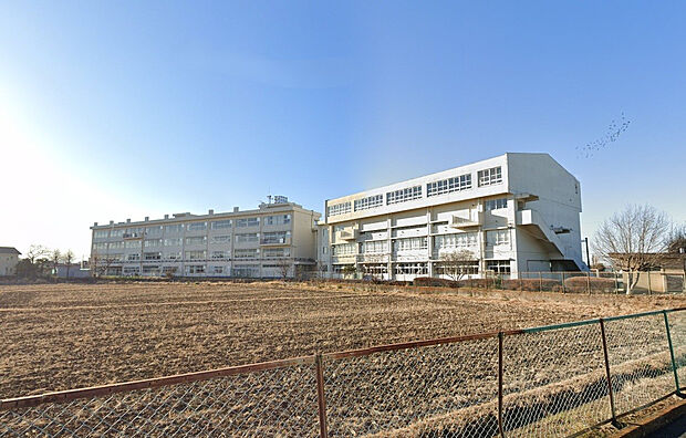牛子小学校（約1,900m）