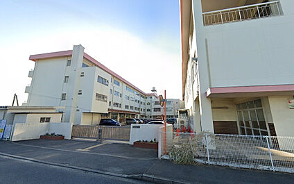 鶴瀬小学校 320m