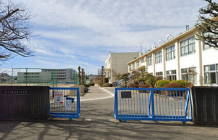 藤沢中学校 178m