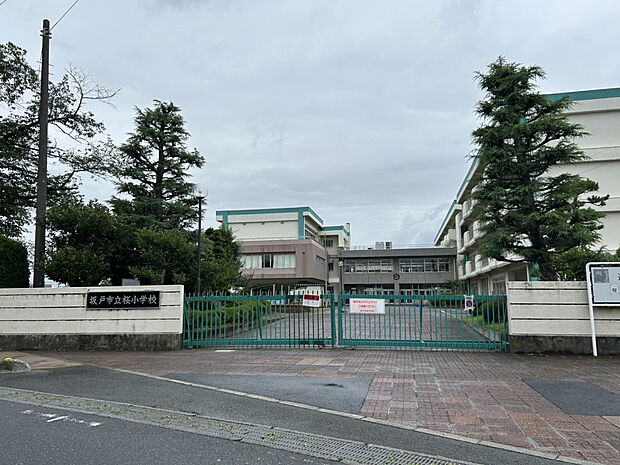 桜小学校(約200m)