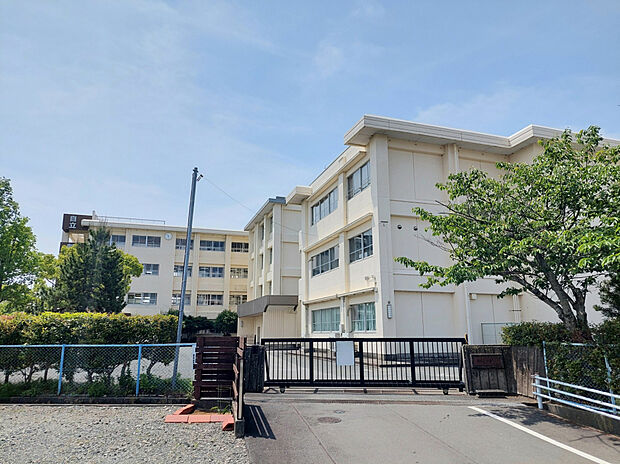 磐田市立南部中学校（約1,600m）