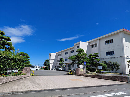 吉田町市立中央小学校 1700m