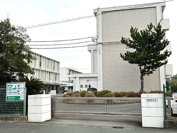 袋井市立周南中学校（約900m）