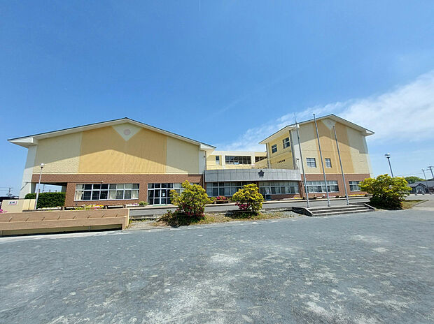 浜松市立雄踏小学校（約800m）