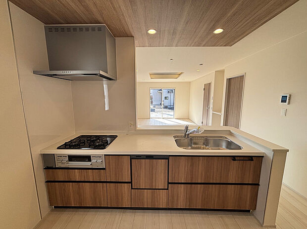 【2号棟:システムキッチン】食洗器・薄型レンジフード・浄水器付き