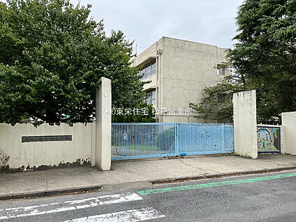 松戸市市立根木内小学校 713m