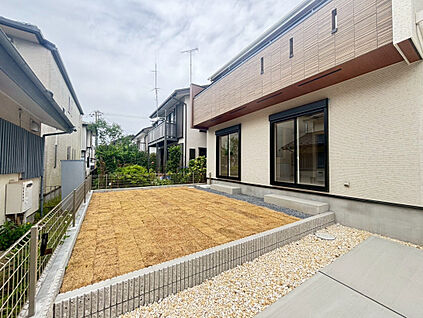 広さがあるからこそ、暮らし方の幅が広がるお庭です！