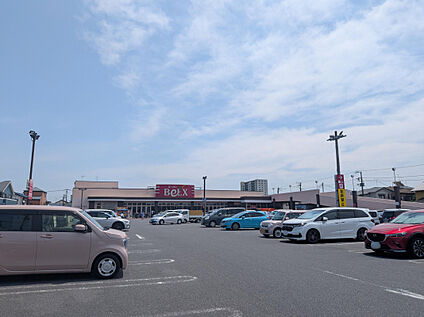 スーパーベルクス松飛台店 359m