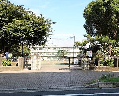 本町小学校 160m