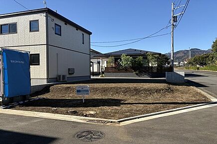 No.1_土地1（撮影_2024年11月）敷地面積：120.08平方メートル（36.32坪）南西角地物件。前面道路も広く、日当たり開放感共に良好な区画。 