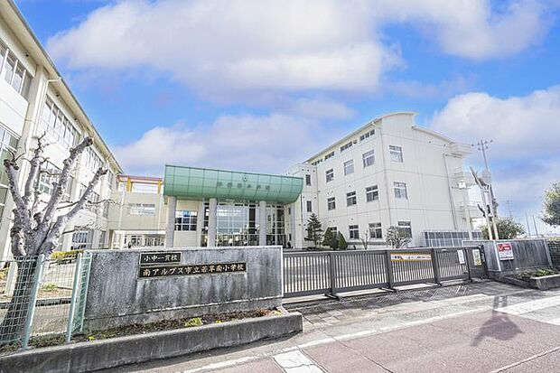 南アルプス市立若草南小学校(約500m・徒歩7分)