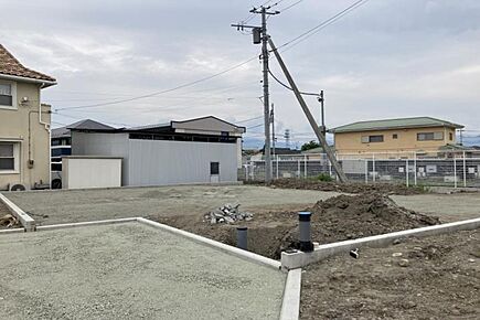 No.4_土地1（撮影_2025年6月）敷地北側より撮影。土地面積：264.34m2（79.96坪） 