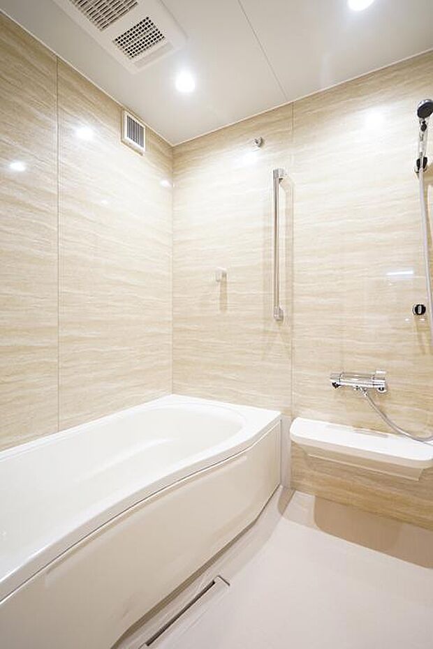 【No.7_バスルーム（撮影_2025年10月）】ゆったり一坪サイズのお風呂で、一日の疲れを癒すリラックスタイムを。